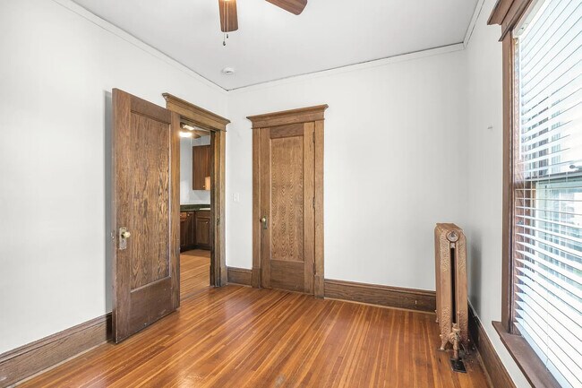 Building Photo - 3815 Glendale Ter