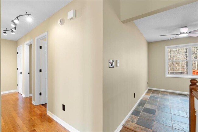 Building Photo - 585 Bethany Woods Dr