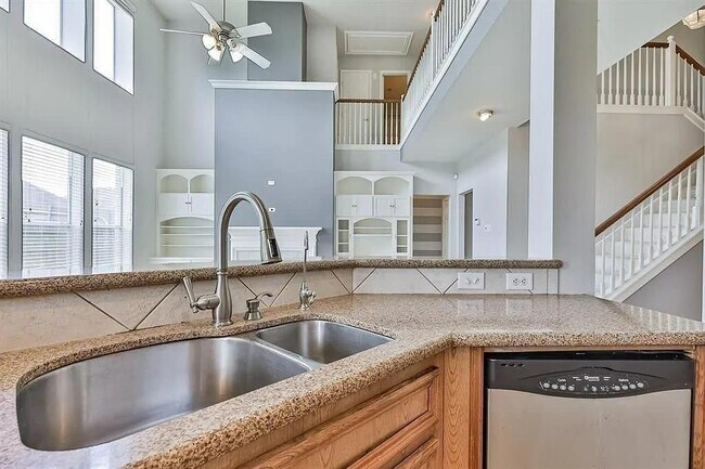 Building Photo - 13002 Misty Bay Ln