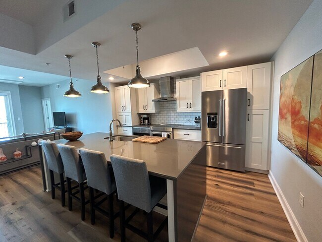 Building Photo - Two bedroom end unit condo with stunning d...