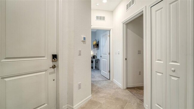 Building Photo - 12140 Wellen Golf St