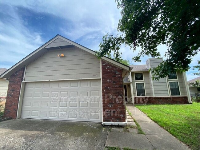 Building Photo - 712 West 119th Pl S