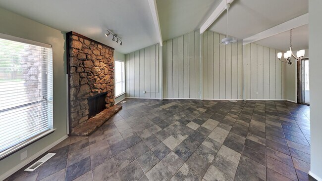 Building Photo - 3 Bedroom 2 Bathroom Home near Chisholm Creek, Quail Springs, and Highway 74 & the turnpike