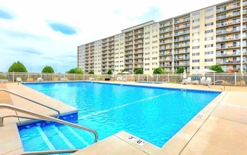 Building Photo - 100 Cove Way