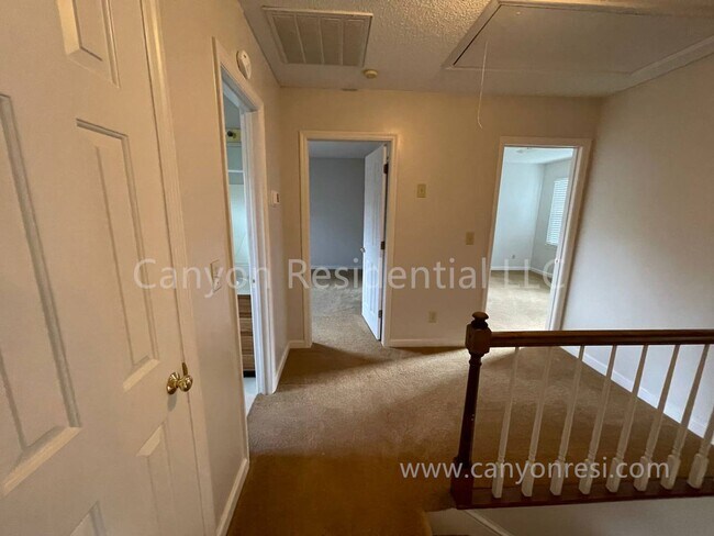 Building Photo - Beautiful 3b Room!Move in ready!