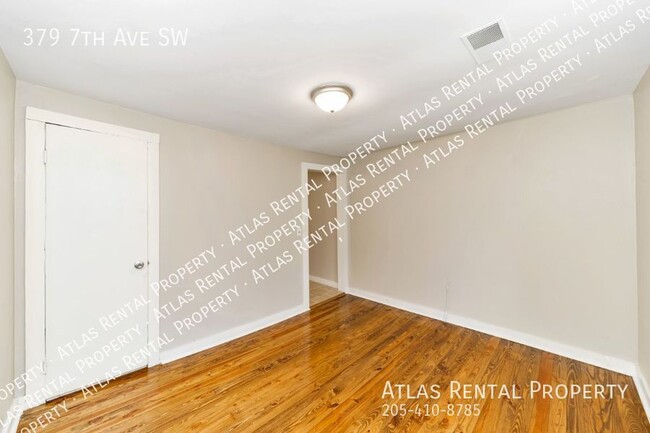 Building Photo - 379 7th Ave SW