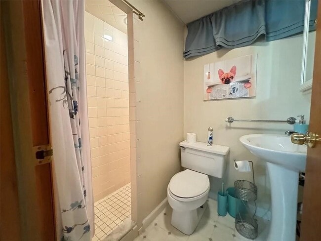 Building Photo - 7 Exeter Dr