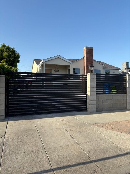 Building Photo - 11911 Stagg St