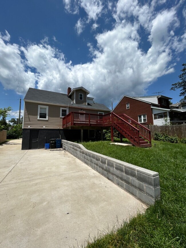 Building Photo - 9407 Colesville Rd