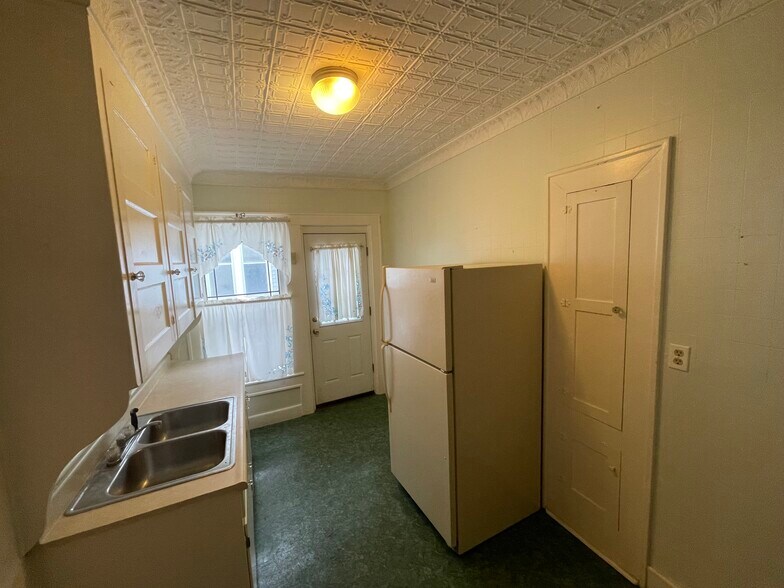 Building Photo - 411 W Sullivan St