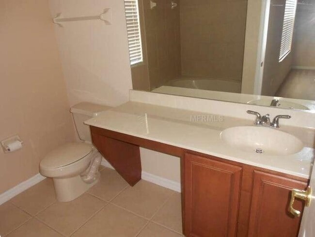 Building Photo - Beautiful 3 Bed / 2.5 Bath Townhome with P...