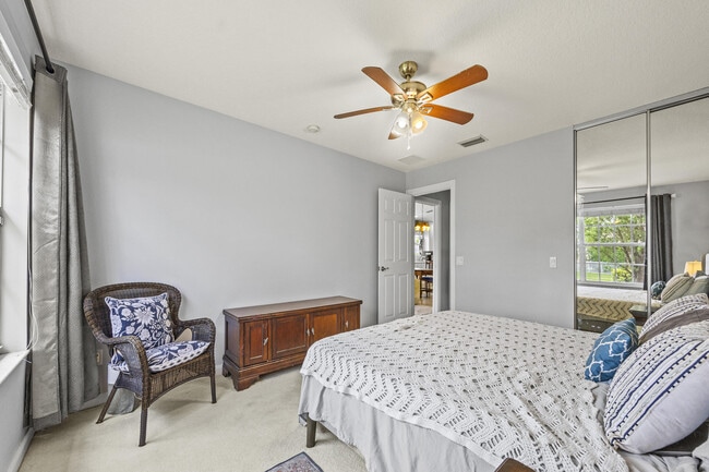Building Photo - 12120 SW Elsinore Dr