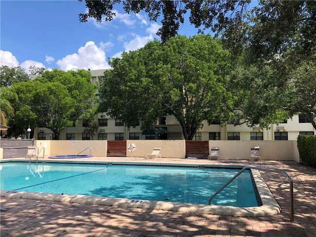 Building Photo - 2501 Riverside Dr