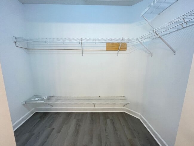 Building Photo - Light & Airy Townhome in Downing Creek, wo...