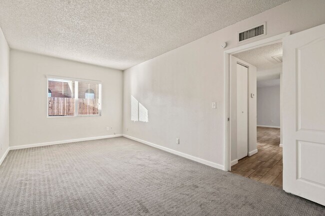 Building Photo - 3032 N Edith Blvd
