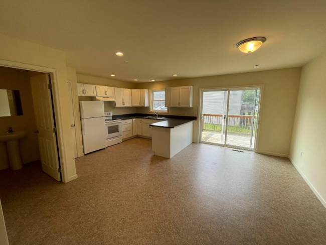 Building Photo - 906 Gregs Dr