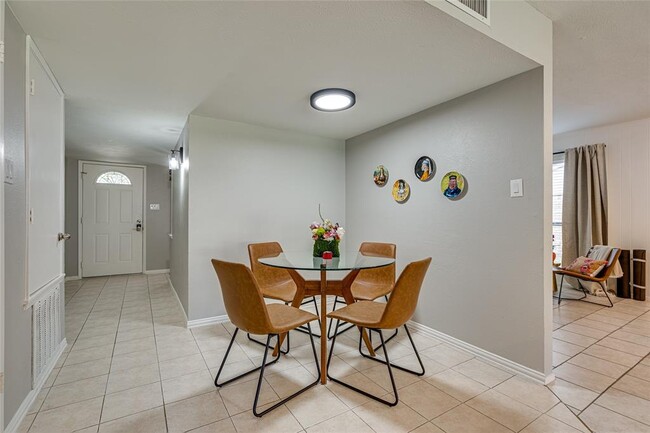 Building Photo - 3321 Pinion Dr