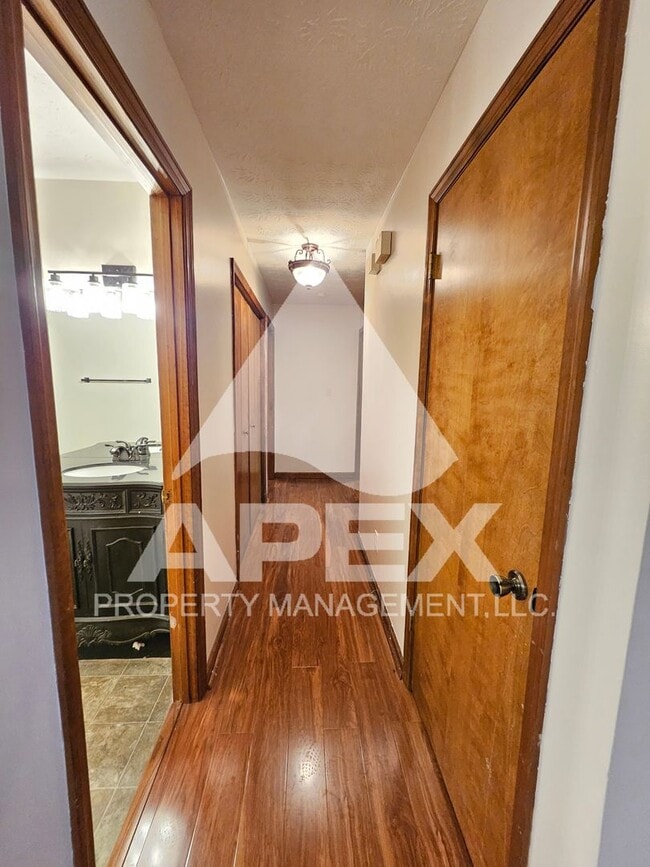 Building Photo - Stunning 3 Bd/2Ba Single Family Home with 2-Car Garage in the heart of Halls!
