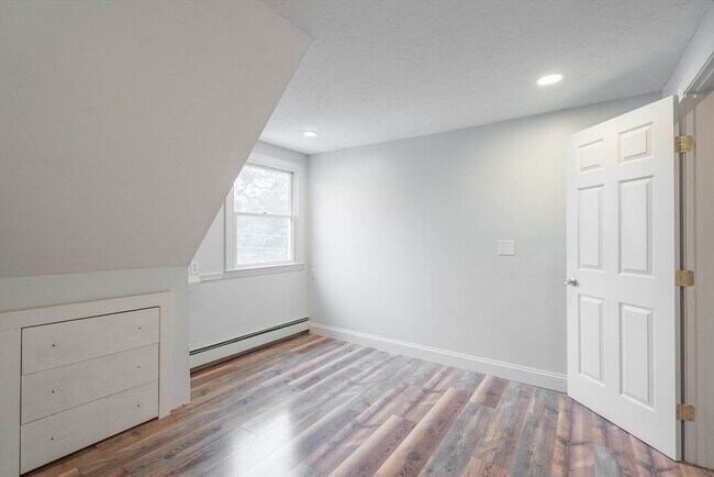 Building Photo - 87 Brookfield Rd