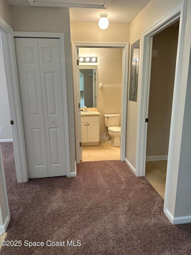 Building Photo - 975 Luminary Cir