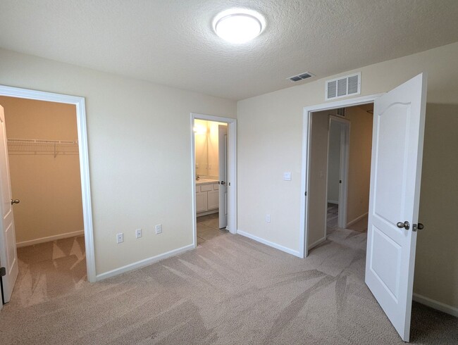 Building Photo - REDUCED RATE ON THIS 18mo LEASE (15mo & 12mo also available) AND WAIVED $250 Admin Fee (app. fee ...
