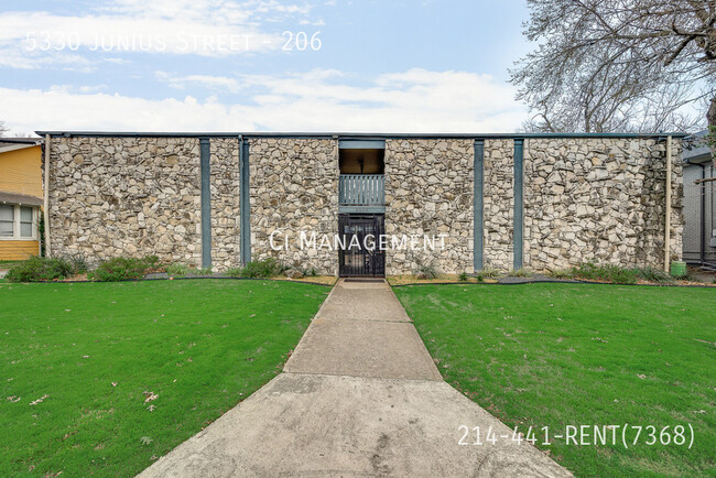 Primary Photo - 12-Unit Complex in the Historic Junius Hei...