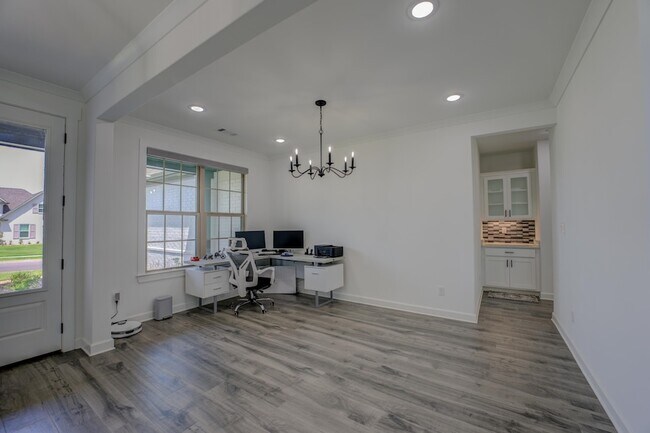 Building Photo - 6421 Wrenley Cv