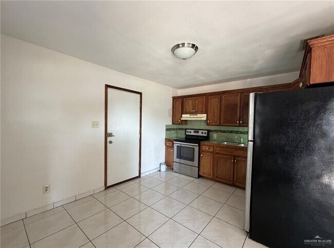 Building Photo - 108 W La Quinta Dr