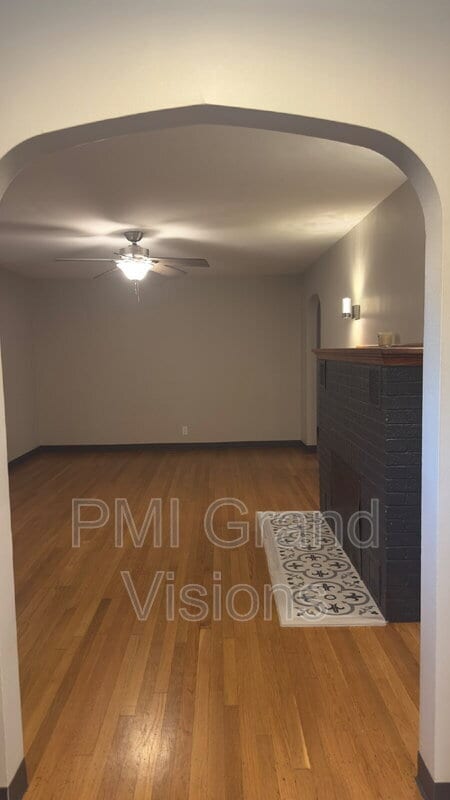 Building Photo - 1528 Division St