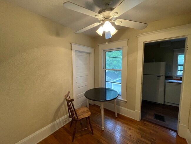Building Photo - Wealthy St / Cherry St Duplex for Rent