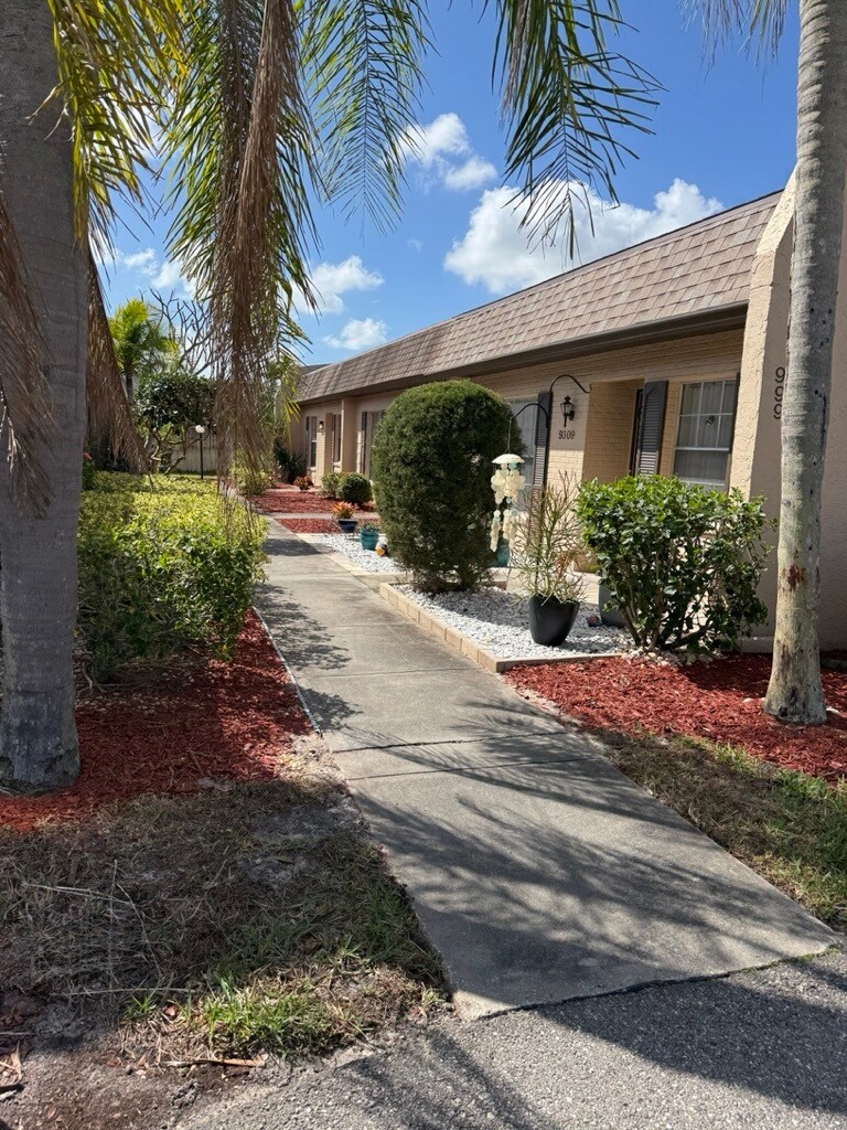 Building Photo - 9311 Lennex Ln