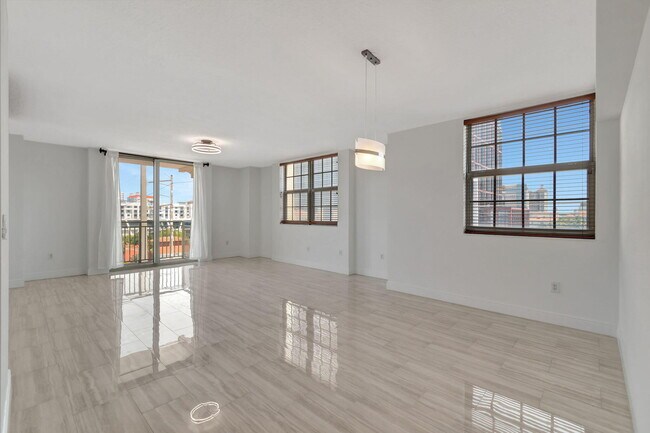 Building Photo - 610 Clematis St