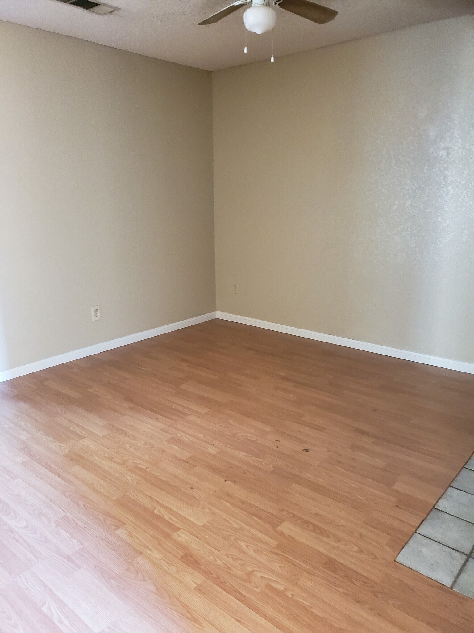 Building Photo - 210 Sorrell Dr