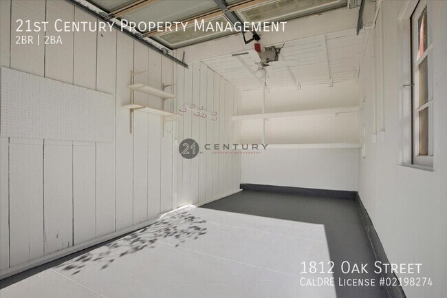 Building Photo - 1812 Oak St
