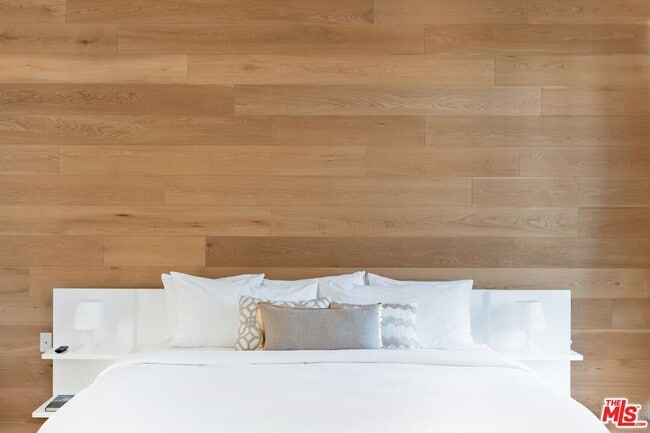 Building Photo - 1723 S Durango Ave