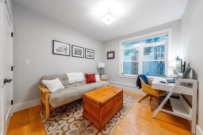 Building Photo - 315 College Farm Rd