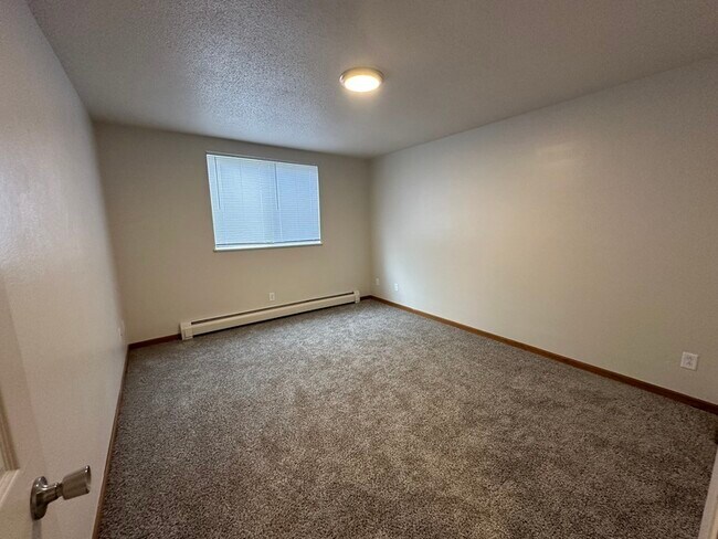 Building Photo - 4451 Vasey Ave