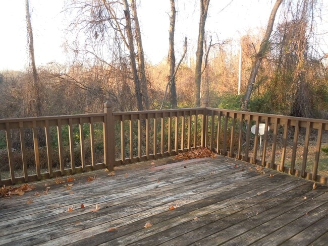 Building Photo - 3-4 Bedroom Executive Home on 5 Acres has 4 Baths and a 3 Car Garage!!