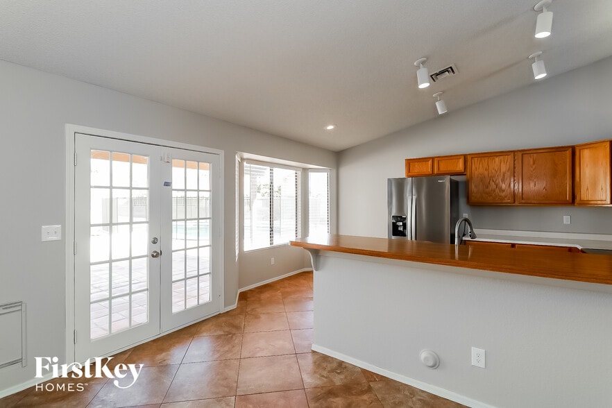 Building Photo - 3638 E Verdin Rd