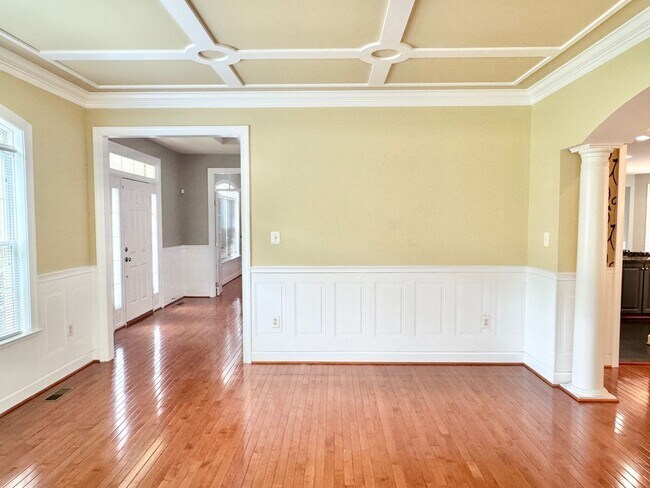 Building Photo - GORGEOUS FORMER MODEL HOME - MINUTES TO QUANTICO