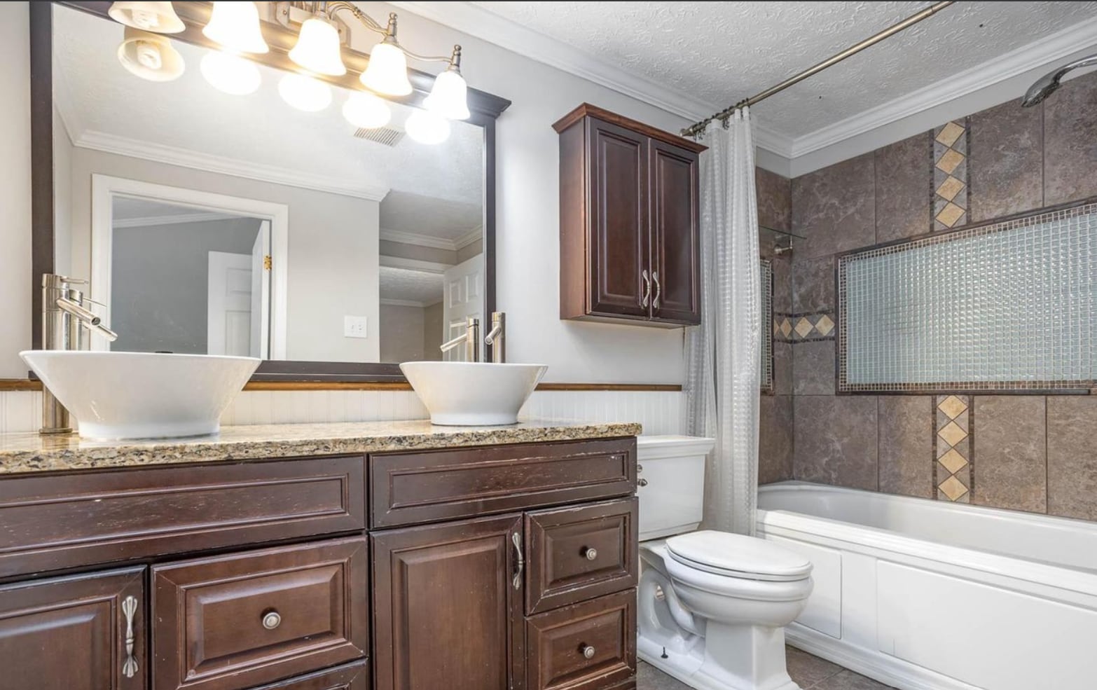 Upstairs Full Bathroom - 218 Maple Wreath Ct