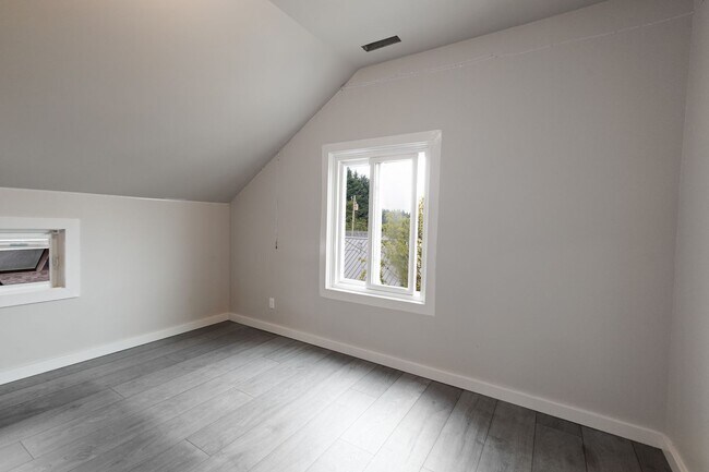 Building Photo - Beautifully Renovated 4-Bedroom Farmhouse on Large Corner Lot in the Heart of Sublimity - Water/S...