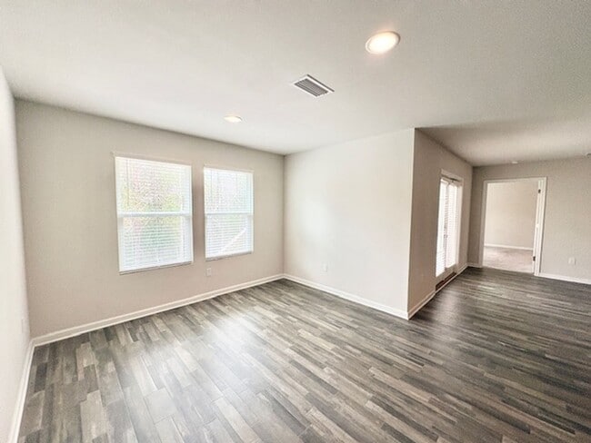 Building Photo - 462 Whispering Creek Ave