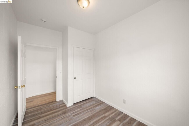 Building Photo - 400 Bissell Ave