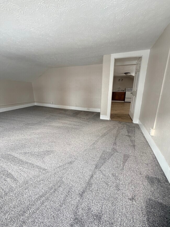 Building Photo - 118 W Grove St