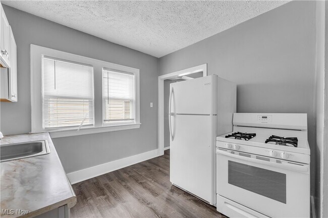 Building Photo - 3803 W 135th St