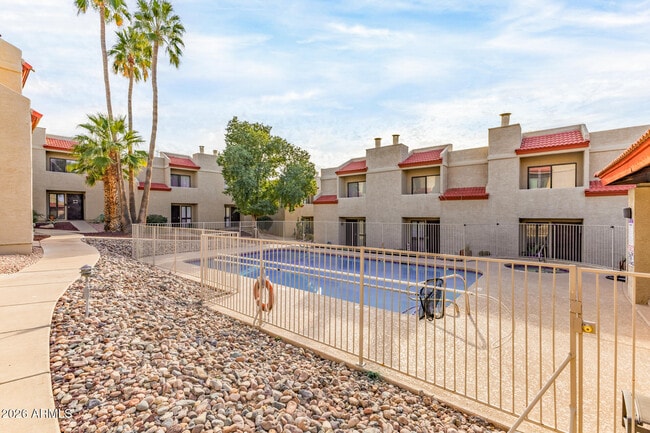 Building Photo - 1401 E Puget Ave