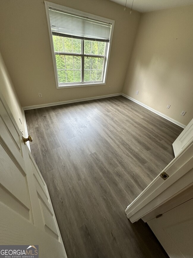 Building Photo - 515 Edgewater Way