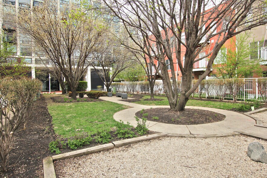 Building Photo - 51 W 15th St