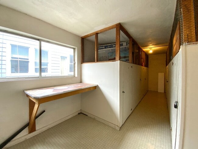 Building Photo - REMODELED KITCHEN! Storage, Parking Available, On-Site Laundry!